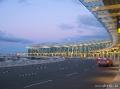 01_TorontoAirport002 从家到机场t跑了三个来回,终于在第二天拿到了一个航班的最后两个座位.还算有惊无险.感谢SJ, Jack和Wei的耐心等待.