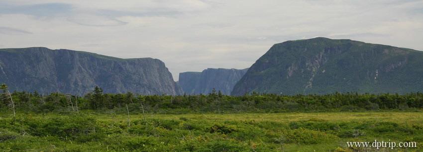 13_WesternBrookPond001 走出Gros Morne Mountain, 在一个风情浓浓的Inn饱餐一顿,稍事修整. 然后开始Western Brook Pond轻松游 - 2km Western Brook Pond Trail loop 0.5-1hr + boat tour 2.5hr.