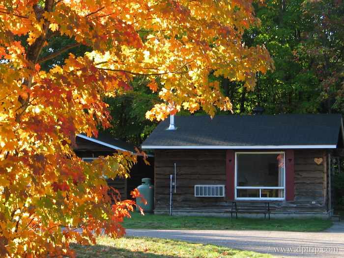 2005_NorthOntario037 Glenview Vacation Cottages, Salut Ste. Marie- Train Tour这天,正好是Stony的生日,定好了Glenview Cottage, 大排面,蛋糕-我们家传统的庆祝生日方式.
Cottage 也提供TrainTour Package.
