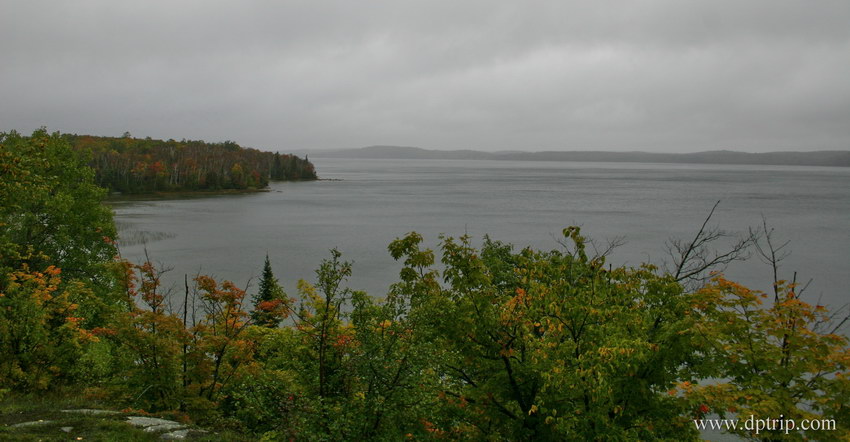 2005_NorthOntario086 Lake Bernard - HWY#11和HWY#124交界处Sunbridge小镇附近。很普通，拍照的理由是一个让人失笑的世界之最 － World's largest fresh warter lake without an island.